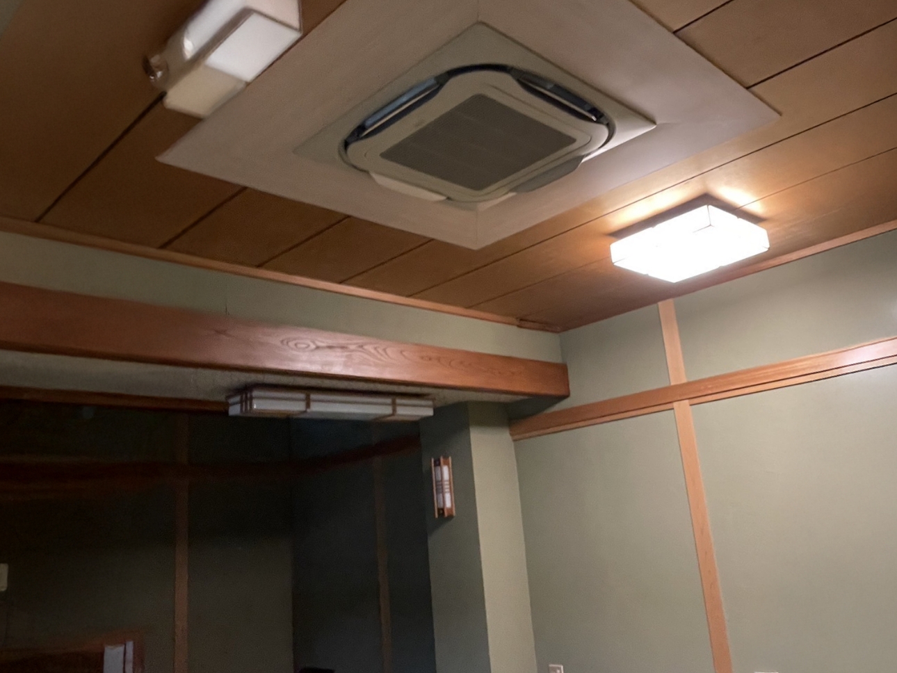 宿泊施設の天井補修  テンカセ更新工事