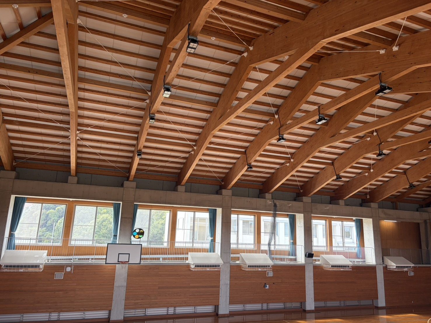 空調を導入した避難所指定の学校体育館