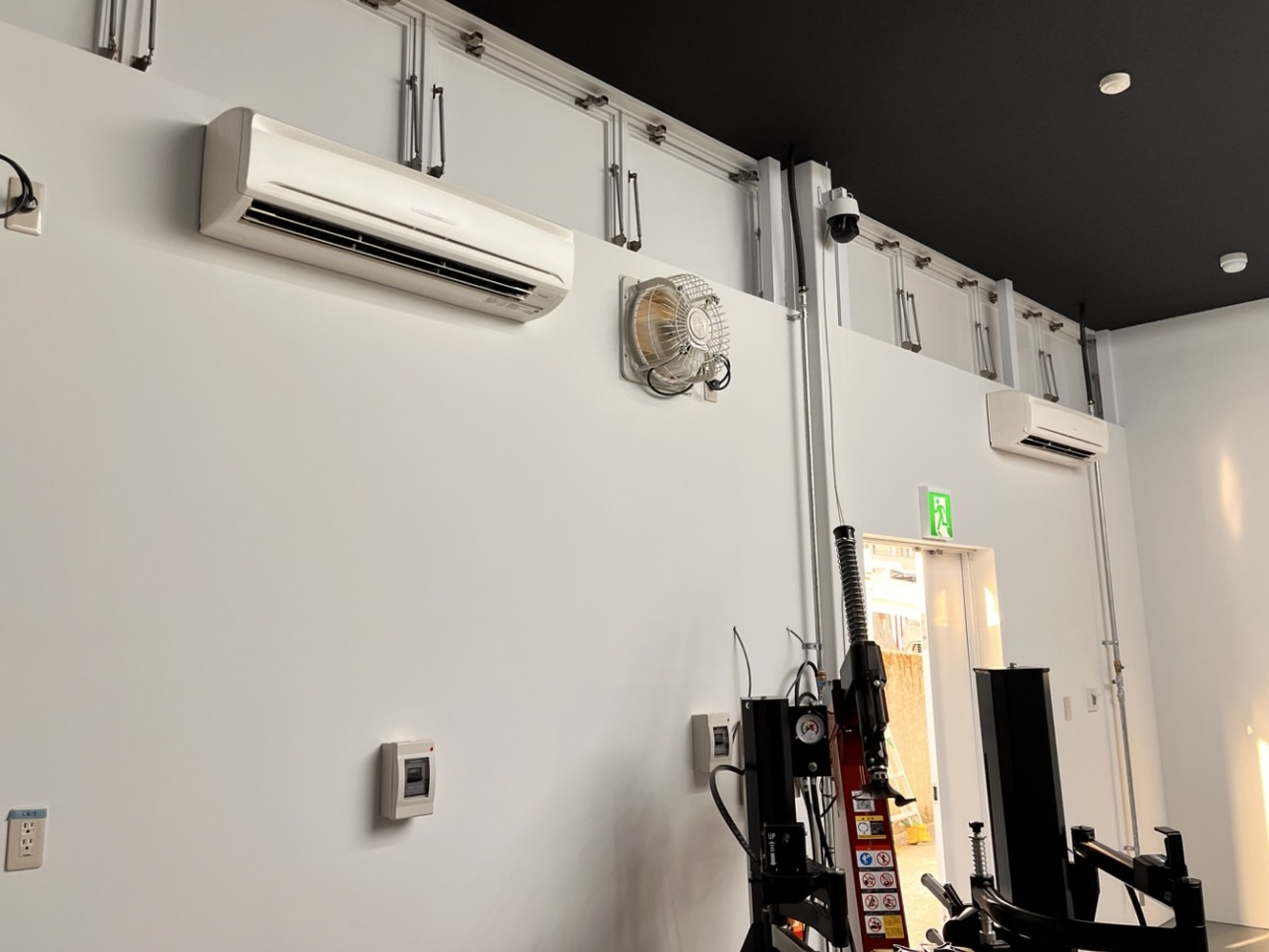工場向け 業務用壁掛けエアコン設置