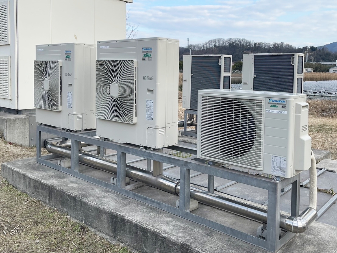 太陽光発電所における空調機の更新工事